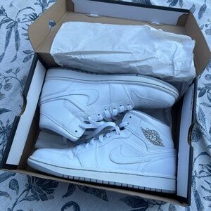 Jordan 1 Mid White Wolf Grey (2016) - Size 9 (554724-112 )